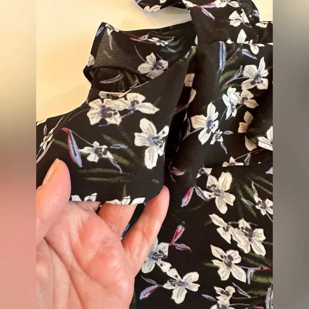 Banana Republic Black with Floral Print Floral Tank Top size Small - Picture 7 of 7